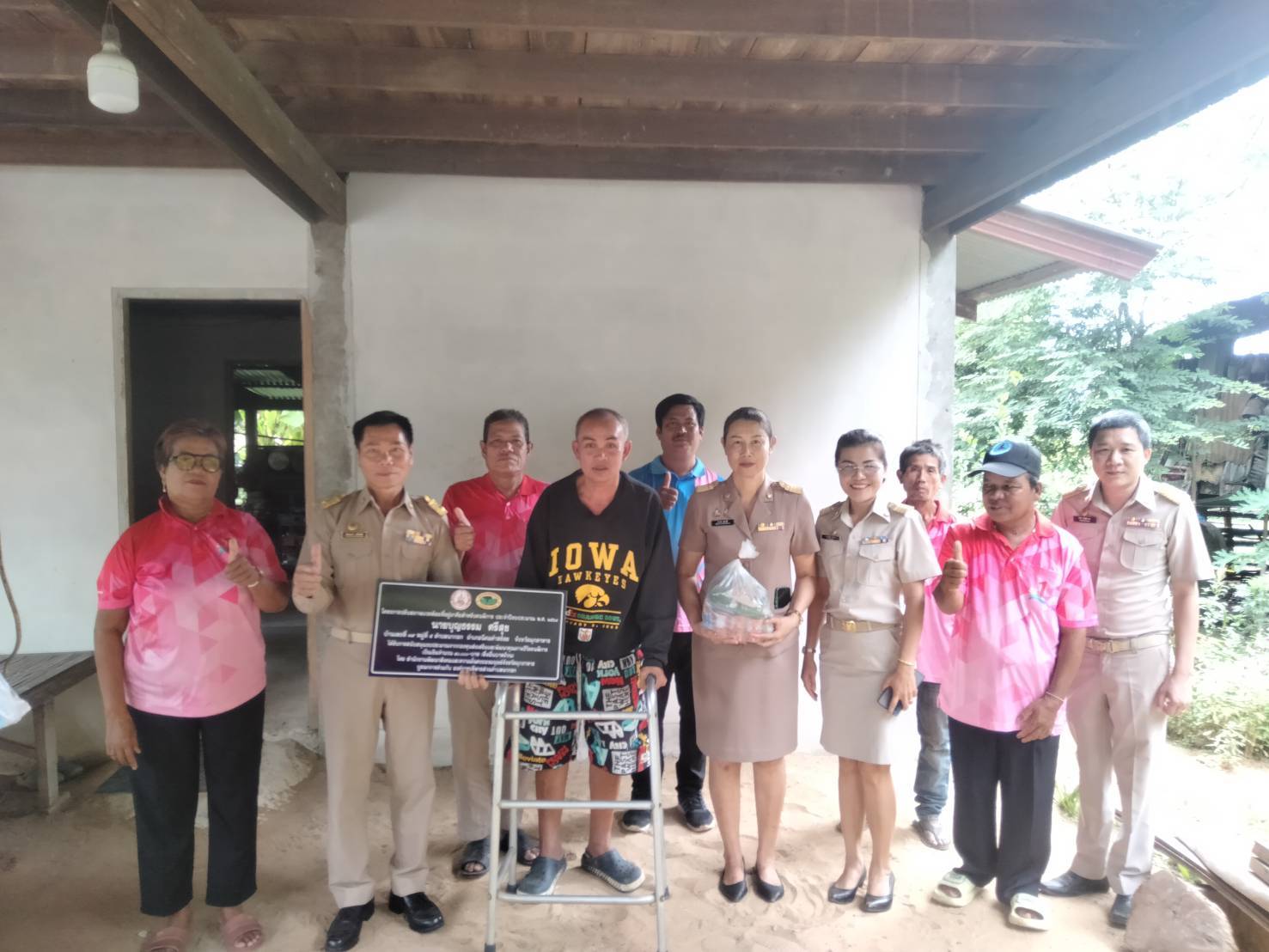โครงการปรับสภาพแวดล้อมและสิ่งอำนวยความสะดวกของผู้สูงอายุให้เหมาะสมและปลอดภัย และโครงการปรับสถาพแวดล้อมที่อยู่อาศัยให้กับผู้พิการ ซึ่งได้รับงบสนับสนุนจาก สำนักงานพัฒนาสังคมและความมั่นคงของมนุษย์จังหวัดมุกดาหาร